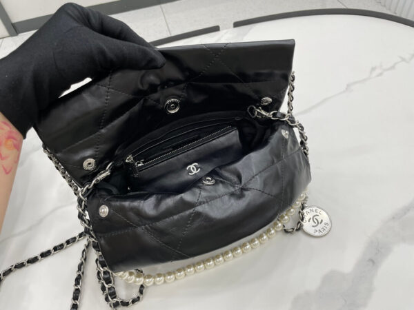 Chanel 22 Small Black Handbag - Image 7