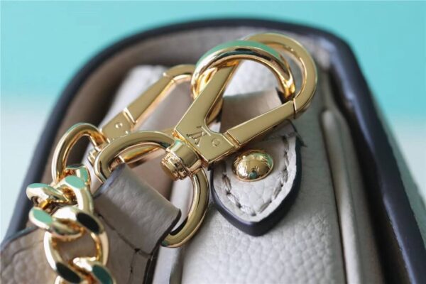 LV Oxford Lockme Leather Bag - Image 4
