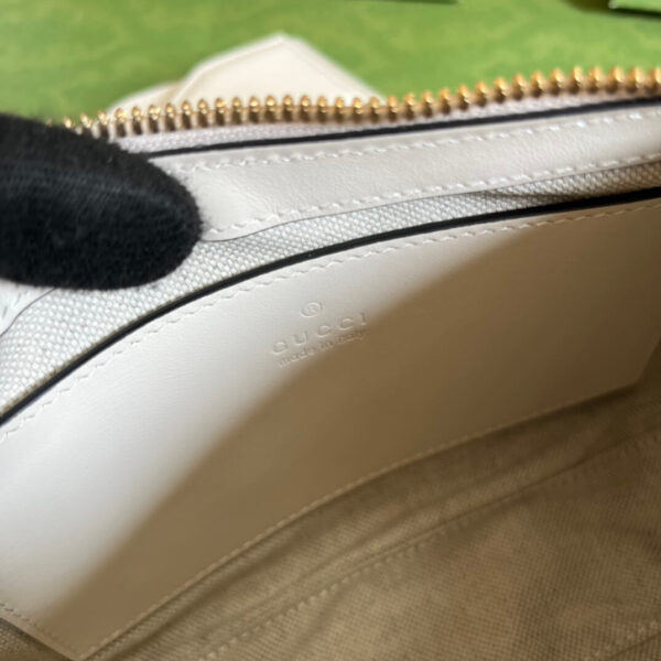 Gucci Matelasse White Handbags - Image 3