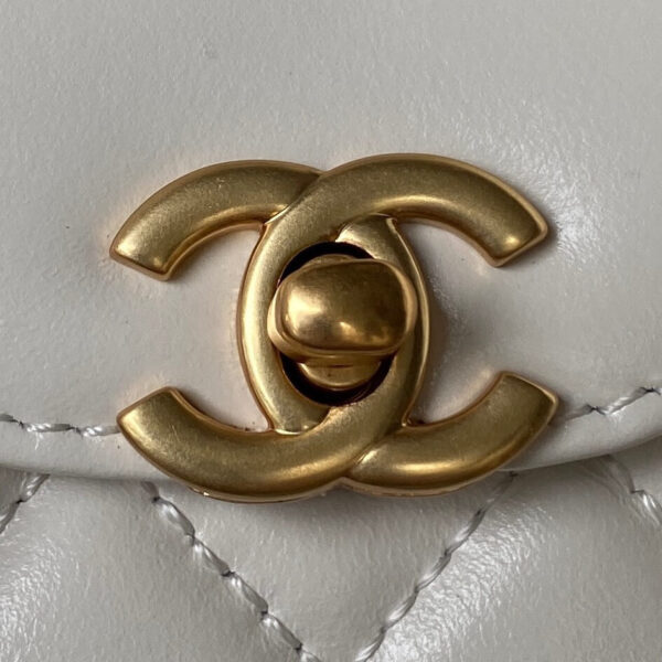 Chanel Small Kelly Shopper White Bag - Image 3