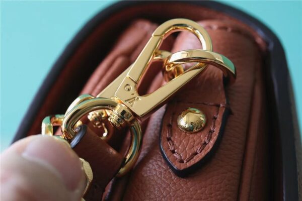 LV Oxford Lockme Leather Bag - Image 2