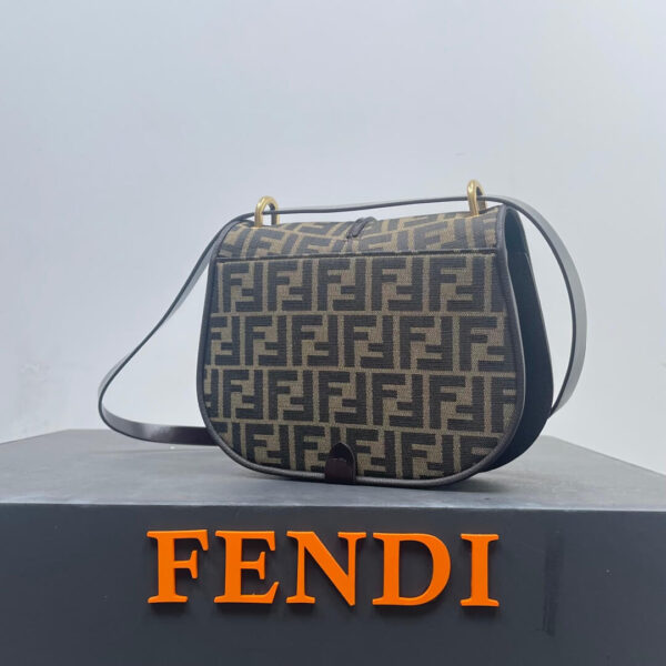 Fendi C’mon Medium Bag - Image 3