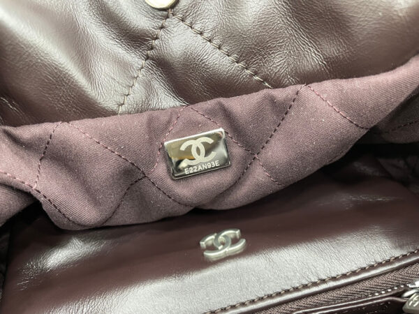 Chanel 22 Small Handbag - Image 3