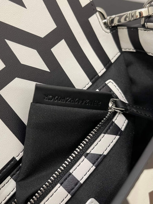 Fendi Baguette Bag In Fendi Roma Capsule Leather Black/White - Image 5