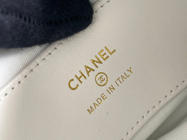 Chanel 23C Round Cruise Pouch White Bag - Image 4