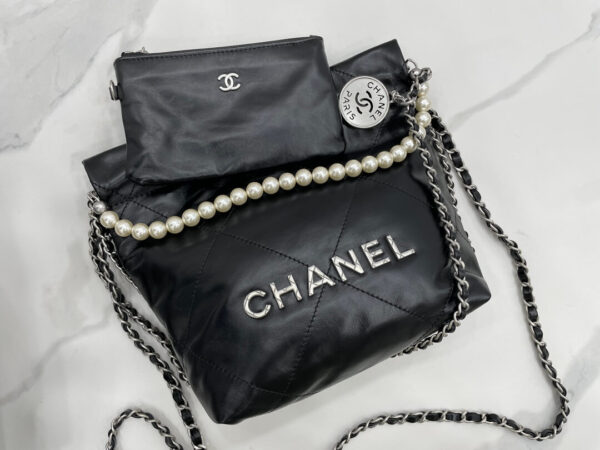 Chanel 22 Small Black Handbag - Image 4