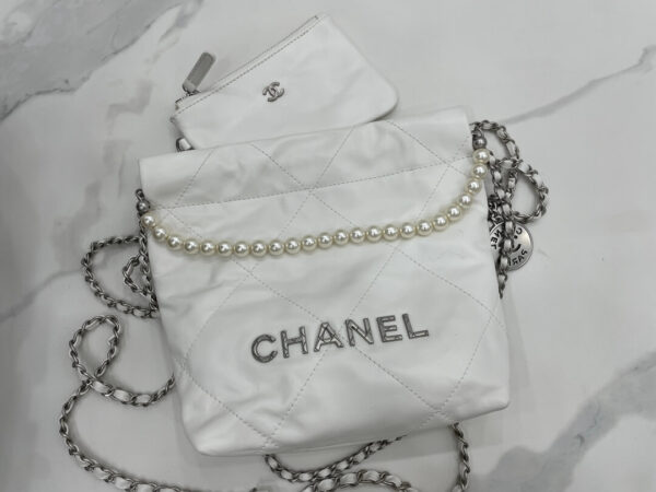 Chanel 22 Small White Handbag - Image 4