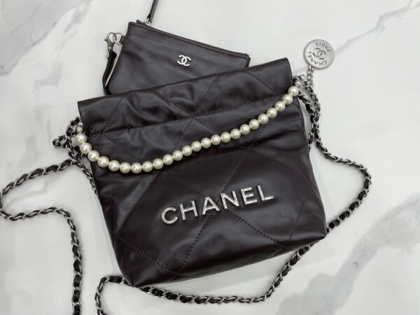 Chanel 22 Small Handbag - Image 5