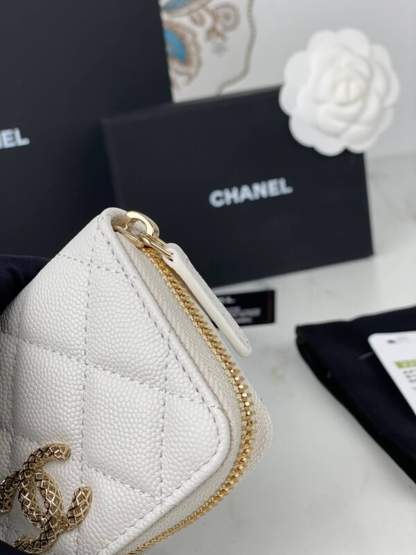 Chanel Zipped Coin White Purse - Image 5