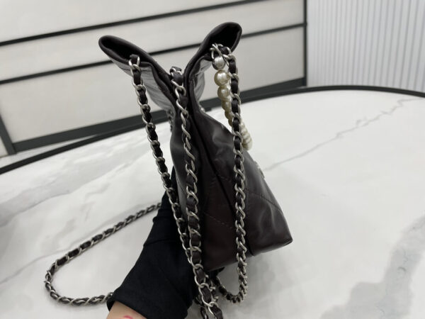 Chanel 22 Small Handbag - Image 4