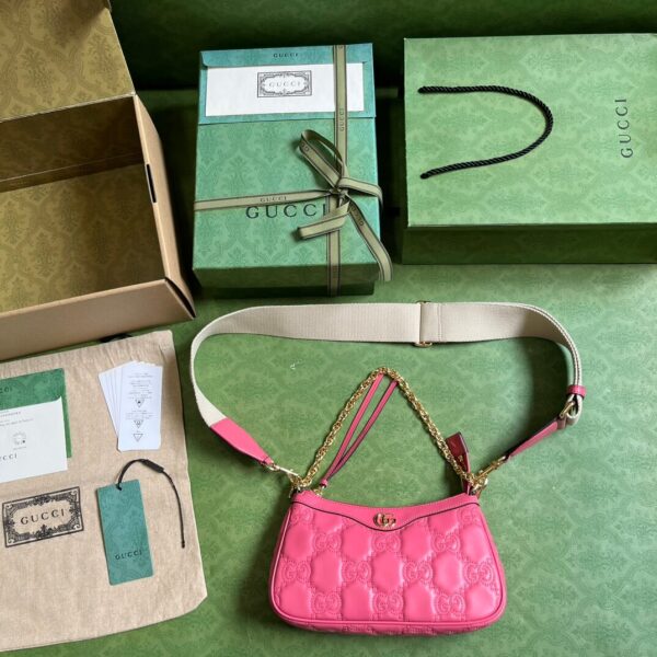 Gucci Matelasse Pink Handbags - Image 4