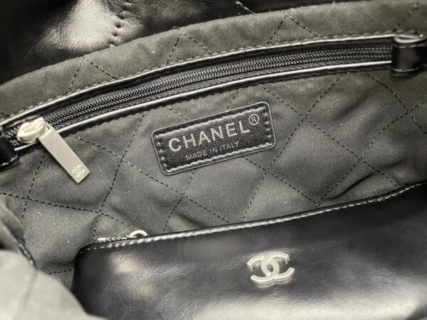 Chanel 22 Small Black Handbag - Image 6