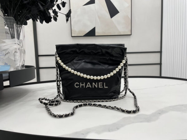 Chanel 22 Small Black Handbag - Image 5