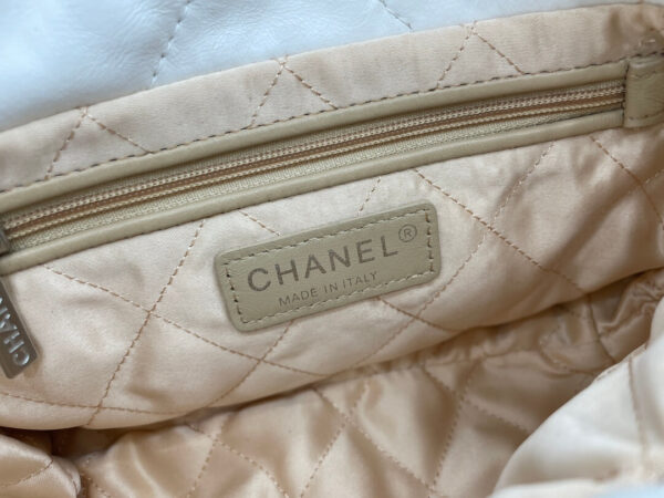 Chanel 22 Small White Handbag - Image 3