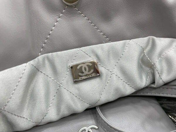 Chanel 22 Small Grey Handbag - Image 6