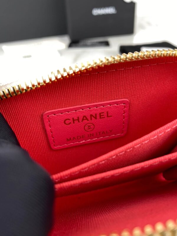 Chanel Zipped Coin White Purse - Image 6