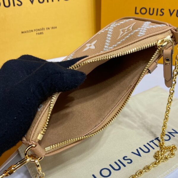LV Easy Pouch On Strap - Image 4
