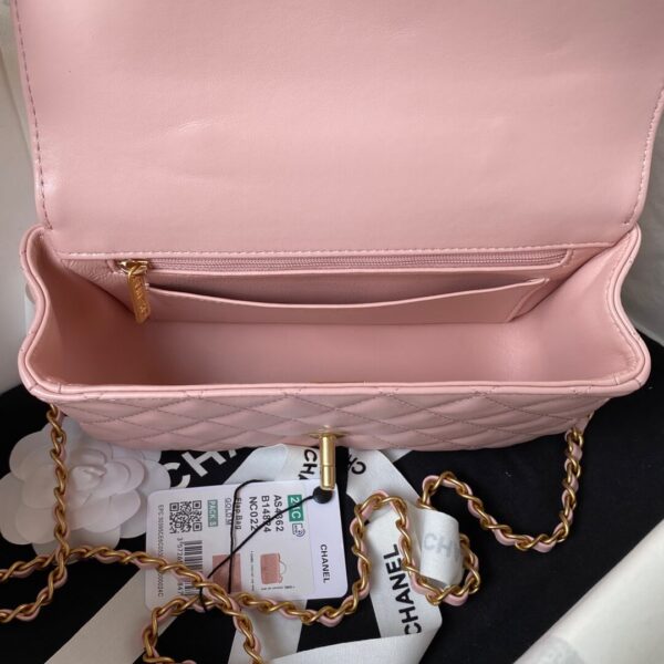 Chanel Pink Lambskin Leather CC Links Top Handle Bag - Image 6