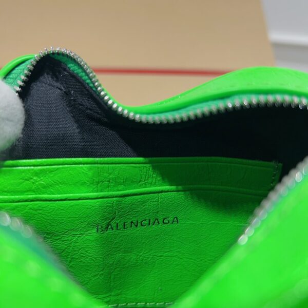 Balenciaga Mini Le Cagole Heart Bag - Image 8