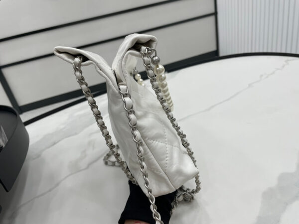 Chanel 22 Small White Handbag - Image 8