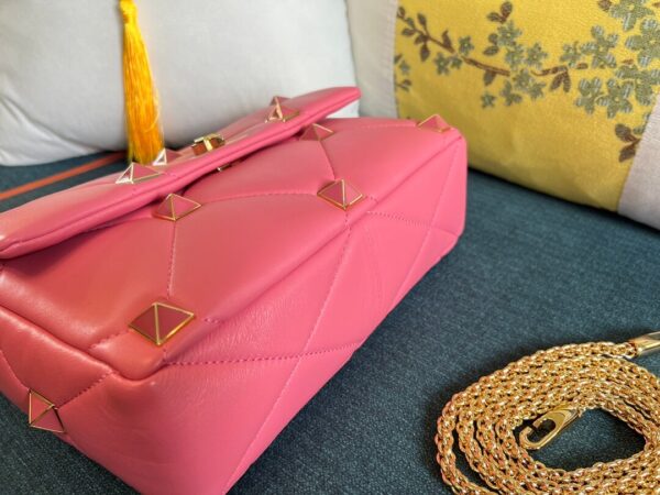 Valentino Garavani Roman Stud Pink Bag - Image 8