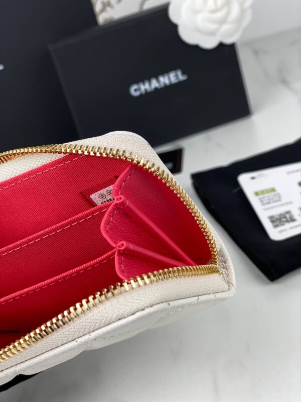 Chanel Zipped Coin White Purse - Image 8