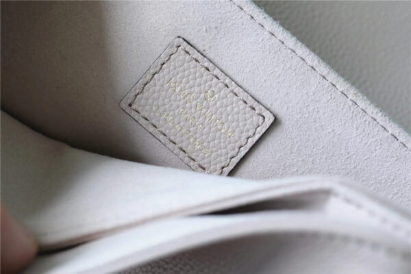 LV Oxford Lockme Leather Bag - Image 6