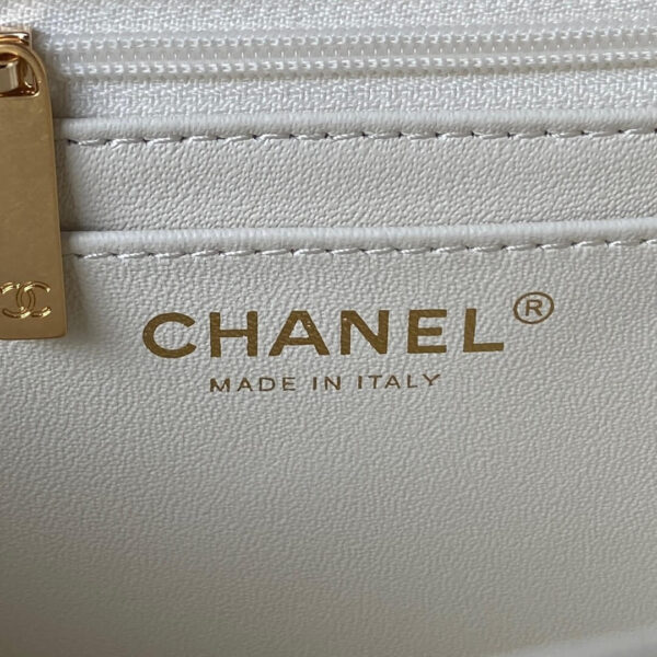 Chanel White Lambskin Leather CC Links Top Handle Bag - Image 9