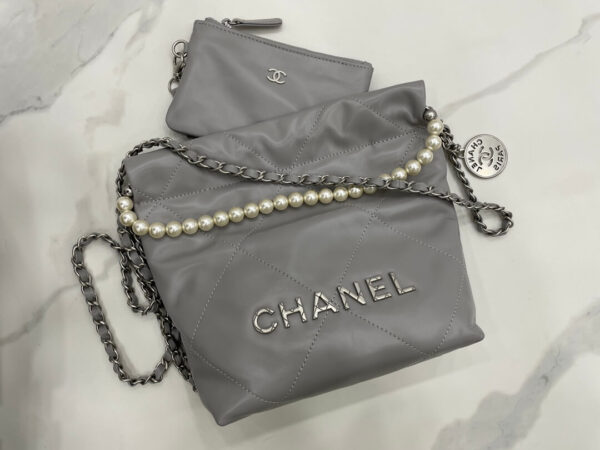 Chanel 22 Small Grey Handbag - Image 9