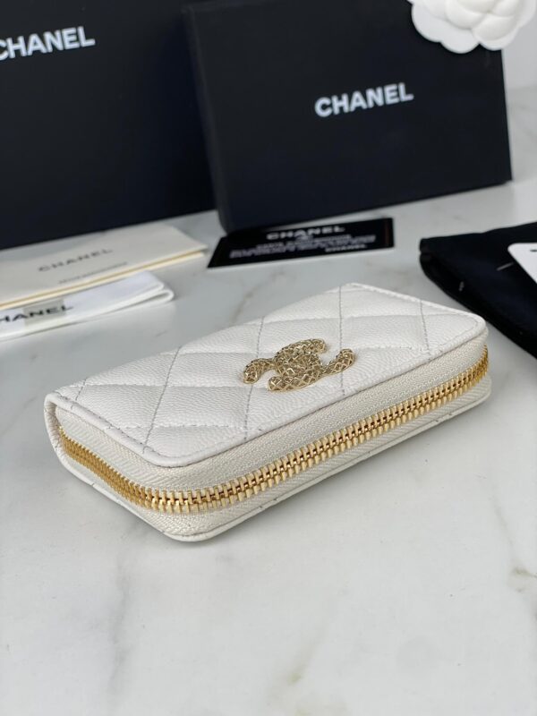 Chanel Zipped Coin White Purse - Image 9