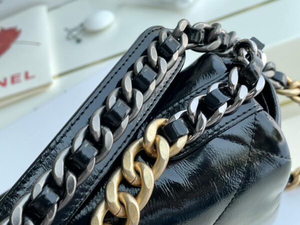 Chanel 19 Bag Black Patent Leather - Image 4