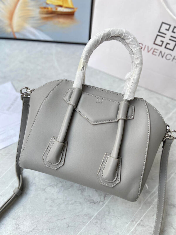 Givenchy Antigona Lock Bag - Image 5