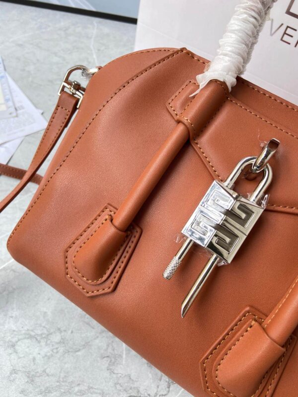Givenchy Antigona Lock Bag - Image 2