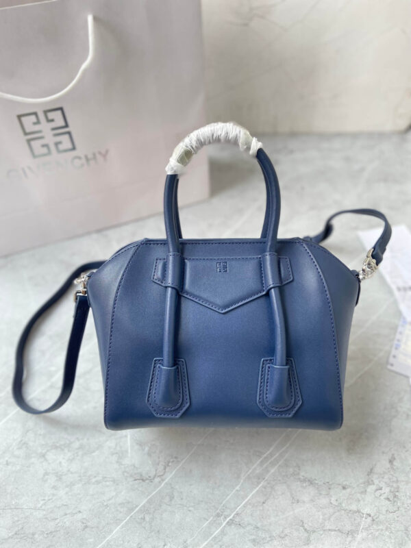 Givenchy Antigona Lock Bag - Image 8