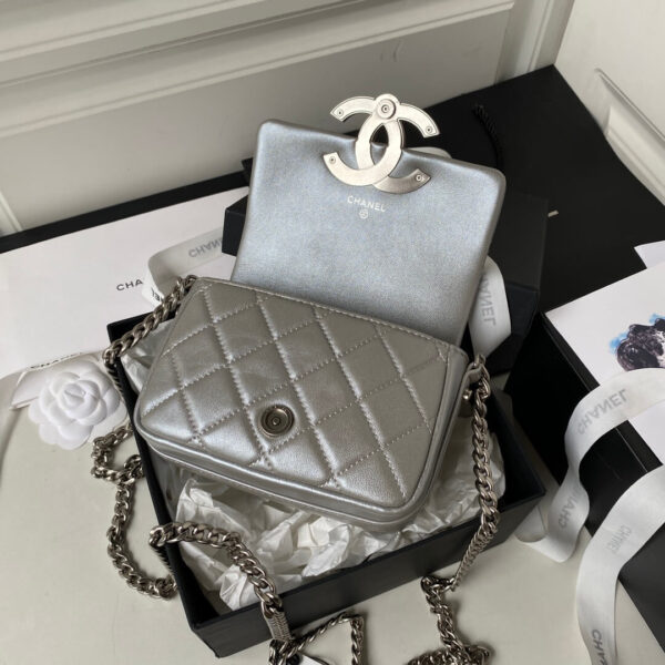 Chanel Leather Flap Bag Grey - Image 4
