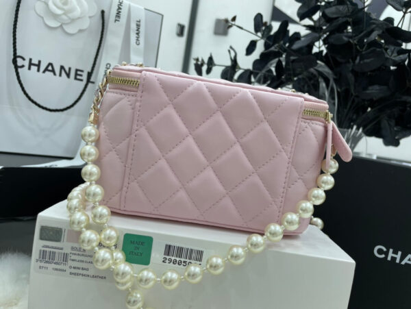 Chanel Small Vanity Case with Chain - Image 6