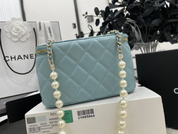 Chanel Small Vanity Case with Chain - Image 4