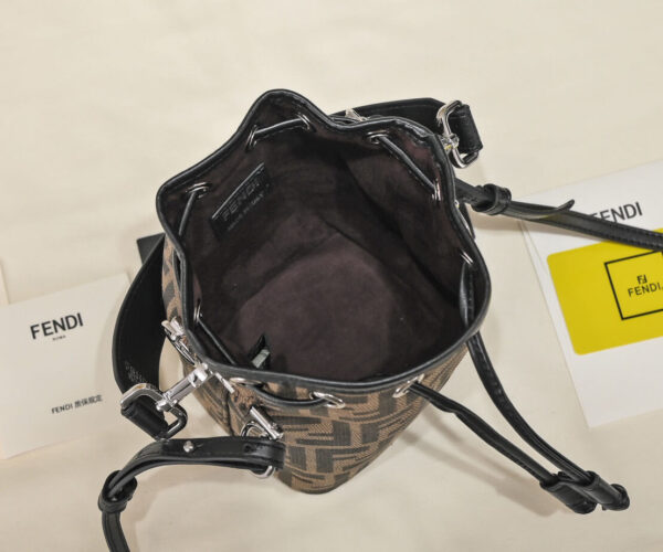Fendi Mon Tresor Bucket Bag - Image 4