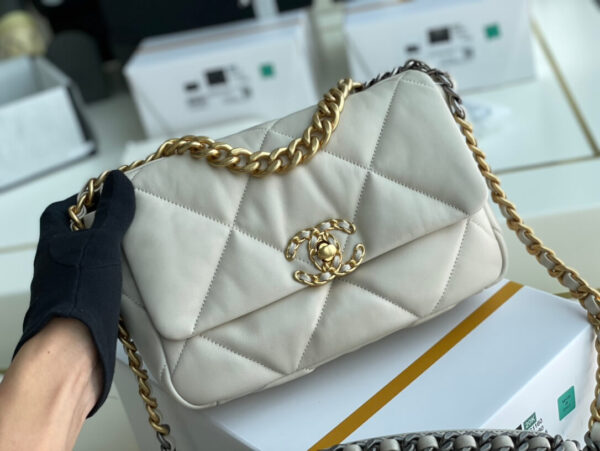Chanel 19 Bag - Image 5
