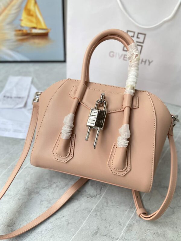 Givenchy Antigona Lock Bag - Image 2
