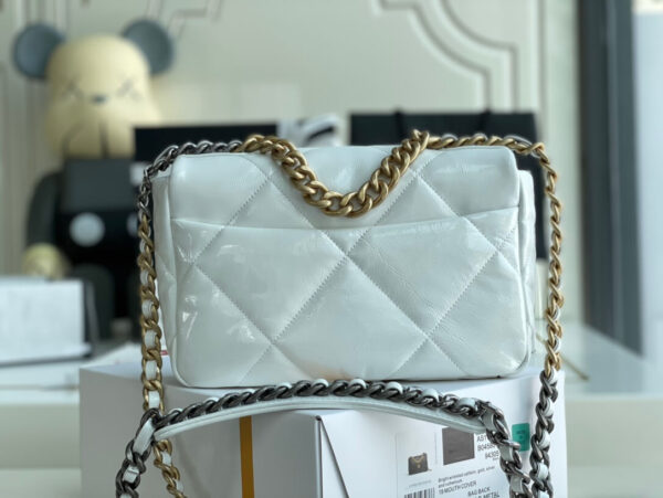 Chanel 19 Bag White Patent Leather - Image 4