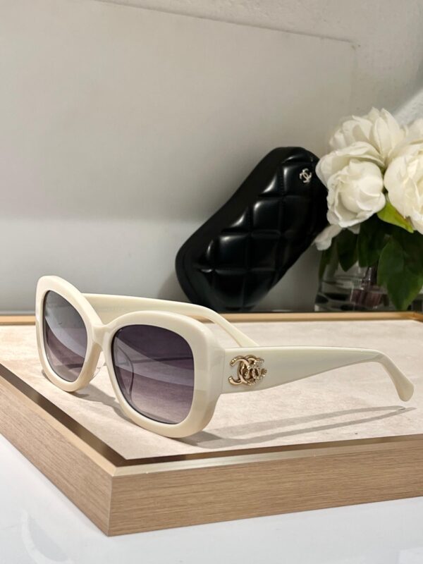 Chanel CC Logo Ladies Sunglasses