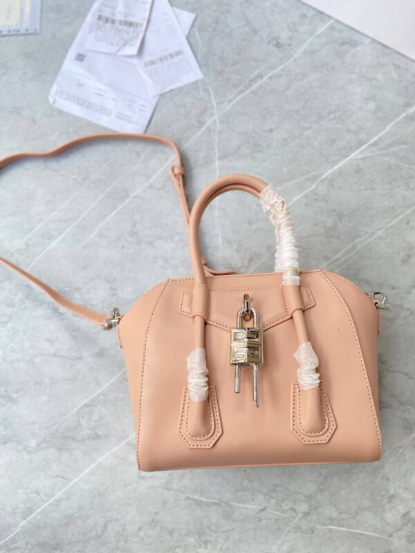 Givenchy Antigona Lock Bag - Image 4