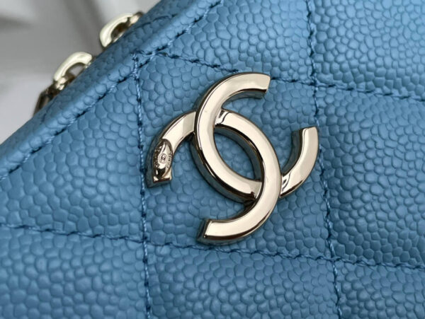 Chanel Caviar Chanel Top Handle Vanity Case - Image 3