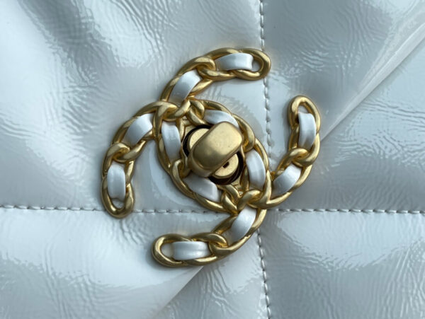 Chanel 19 Bag White Patent Leather - Image 2