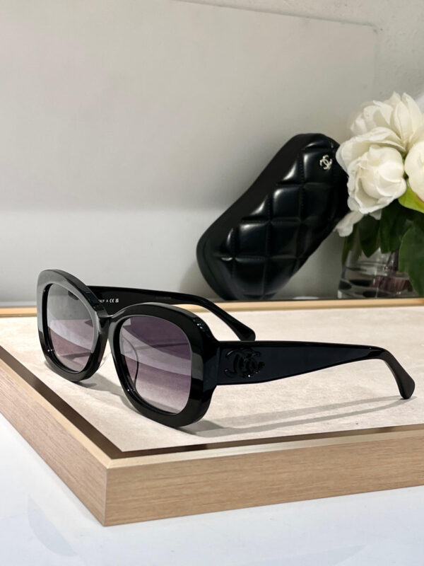 Chanel CC Logo Ladies Sunglasses - Image 2