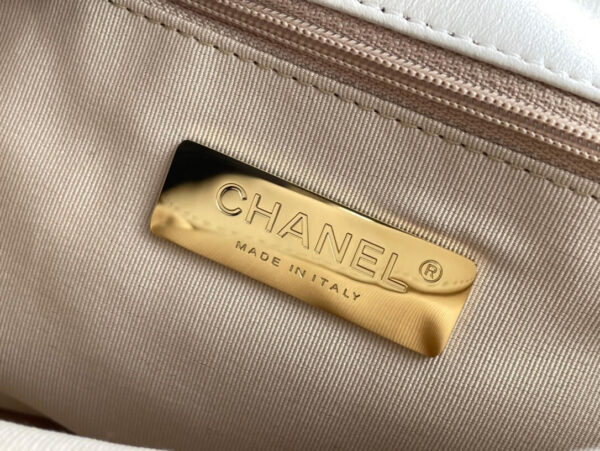 Chanel 19 Bag - Image 4