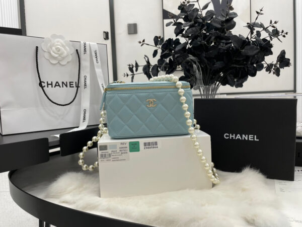 Chanel Small Vanity Case with Chain - Image 2