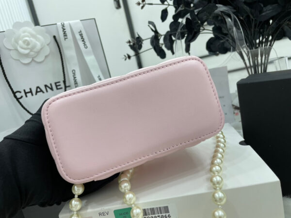Chanel Small Vanity Case with Chain - Image 3