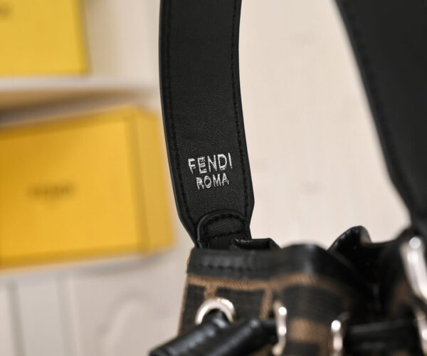 Fendi Mon Tresor Bucket Bag - Image 2